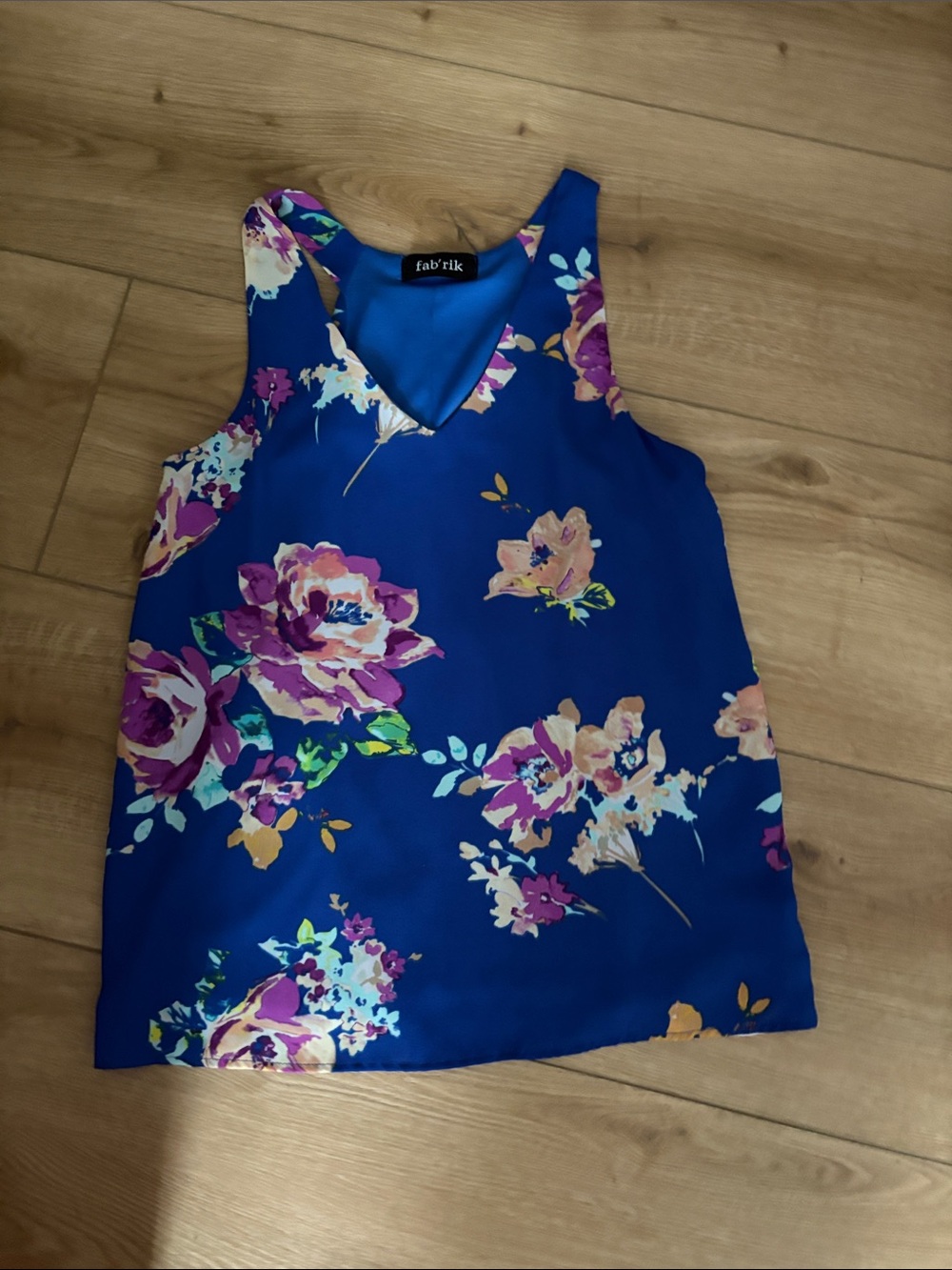 fab'rik Blue Floral V-Neck Tank with Pink & Cream Blooms size small